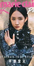 孟美岐化身时尚酷女孩登杂志封面，多种服饰不惧定义