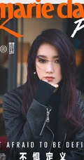 孟美岐化身时尚酷女孩登杂志封面，多种服饰不惧定义