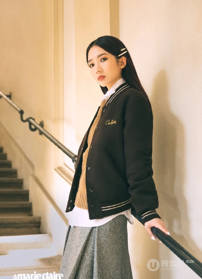 孟美岐化身时尚酷女孩登杂志封面，多种服饰不惧定义