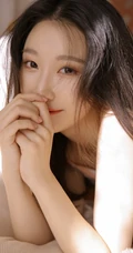 女生的宿舍，娇俏可爱的肩带睡衣短裤女生室内写真