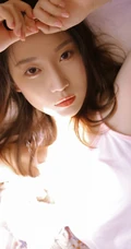 女生的宿舍，娇俏可爱的肩带睡衣短裤女生室内写真