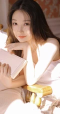 女生的宿舍，娇俏可爱的肩带睡衣短裤女生室内写真