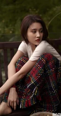 张慧雯户外旅拍杂志写真美图，尽情享受户外清新美好