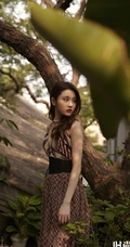 张慧雯户外旅拍杂志写真美图，尽情享受户外清新美好
