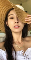 精致的小姐姐，气质长发女生小姐姐写真，生活照片图集