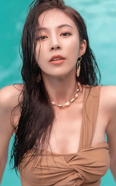 精致的小姐姐，气质长发女生小姐姐写真，生活照片图集