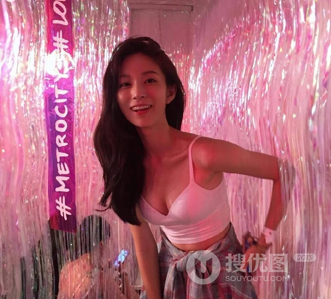 精致的小姐姐，气质长发女生小姐姐写真，生活照片图集