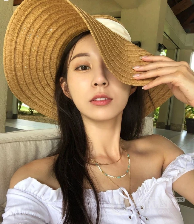 精致的小姐姐，气质长发女生小姐姐写真，生活照片图集