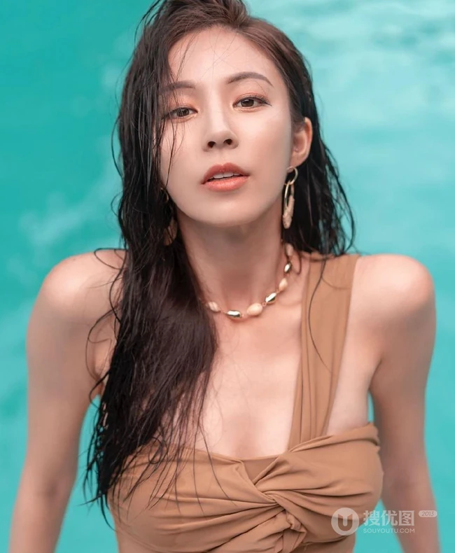精致的小姐姐，气质长发女生小姐姐写真，生活照片图集