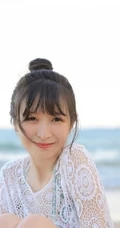 海边清新的丸子头可爱少女小碎花泳装写真美图