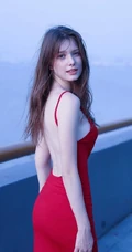 气质柔美红色露背装连衣裙欧美女生海边护栏美拍写真