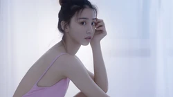 清秀恬静的丸子头美少女，穿着吊带跳舞服高清私房写真壁纸