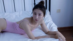 清秀恬静的丸子头美少女，穿着吊带跳舞服高清私房写真壁纸