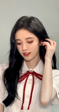 鞠婧祎白衣黑裙制服装写真，甜美造型青春洋溢