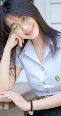 单眼皮气质白皙女生写真图集，还是那个爱笑的女孩