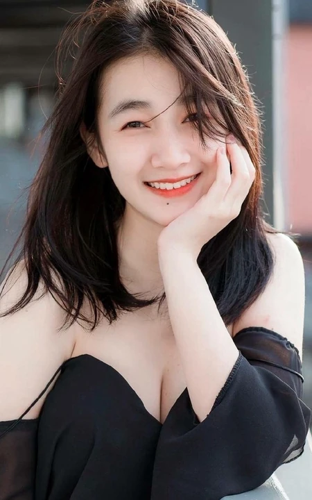 单眼皮气质白皙女生写真图集，还是那个爱笑的女孩