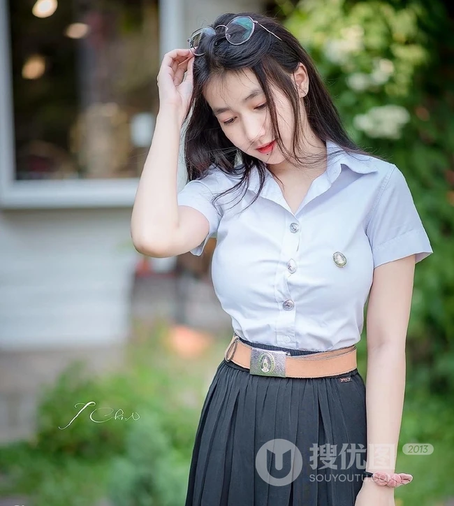 单眼皮气质白皙女生写真图集，还是那个爱笑的女孩