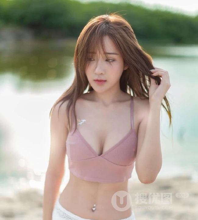 单眼皮气质白皙女生写真图集，还是那个爱笑的女孩