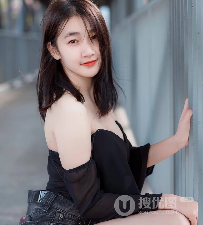 单眼皮气质白皙女生写真图集，还是那个爱笑的女孩
