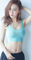 气质纤细线条，健美身材运动装女生，多色背心长裤生活照片