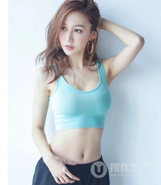 气质纤细线条，健美身材运动装女生，多色背心长裤生活照片