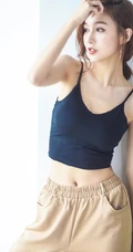 气质纤细线条，健美身材运动装女生，多色背心长裤生活照片