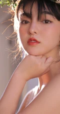 甜美浅粉小脸蛋，有点小肉感的纯少女气质线条感写真