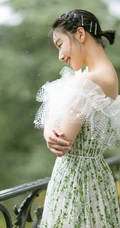 阚清子复古风蕾丝连衣短裙写真图集，户内户外皆动人