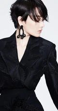百变气质女生张馨予短发系列高清写真，各种服饰尽显妩媚气质