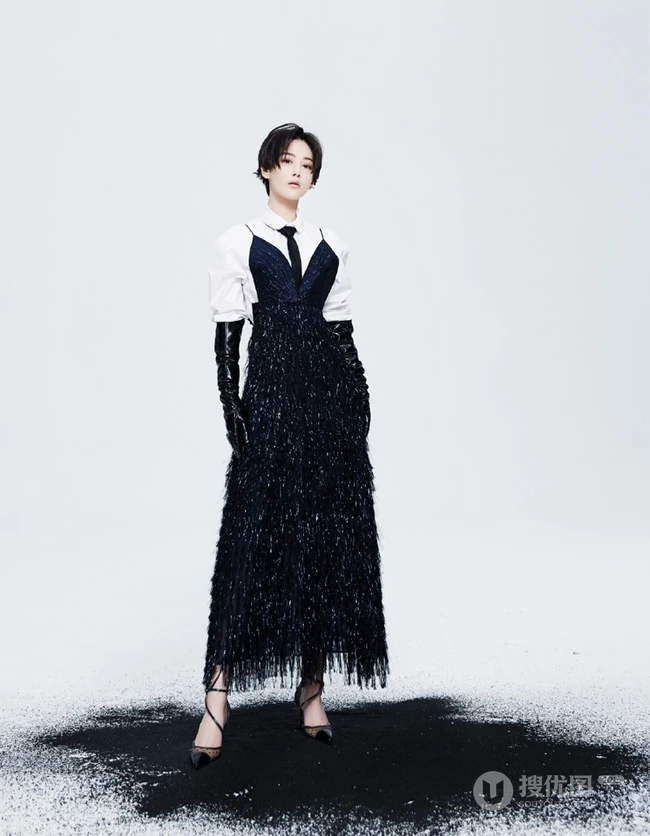 百变气质女生张馨予短发系列高清写真，各种服饰尽显妩媚气质