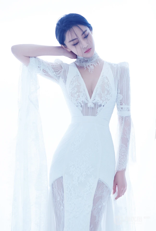 短发女生张馨予，全新短发形象演绎唯美婚纱大片！