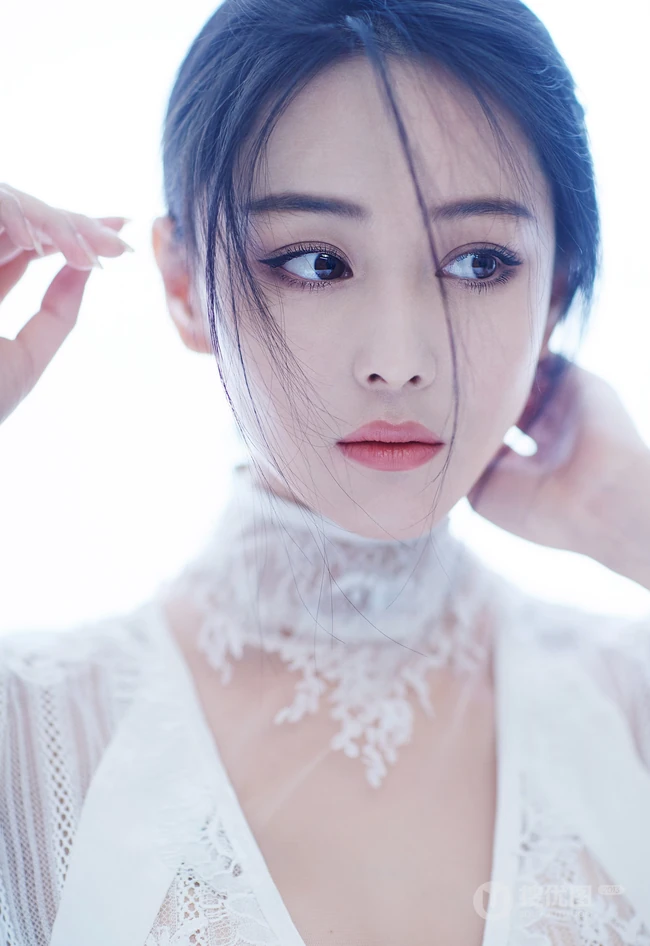 短发女生张馨予，全新短发形象演绎唯美婚纱大片！
