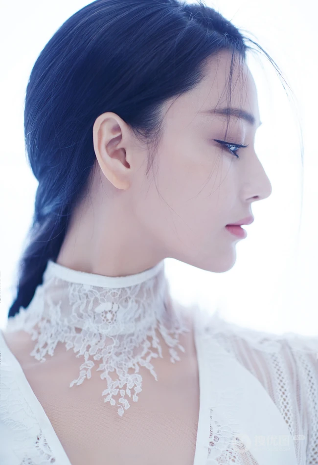短发女生张馨予，全新短发形象演绎唯美婚纱大片！