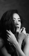 张柏芝为电影杂志拍封面写真，黑色风格尽显女性成熟韵味！