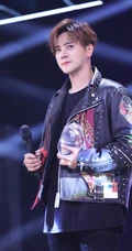 明星帅哥罗志祥舞台风采图片，帅气台风深受粉丝爱戴！