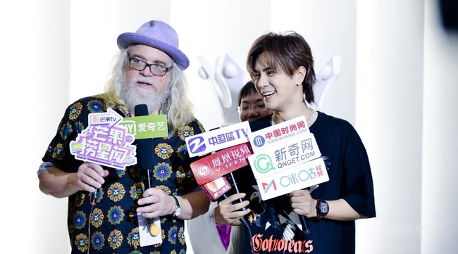 帅哥罗志祥参加漫展活动，接受记者采访现场帅照！