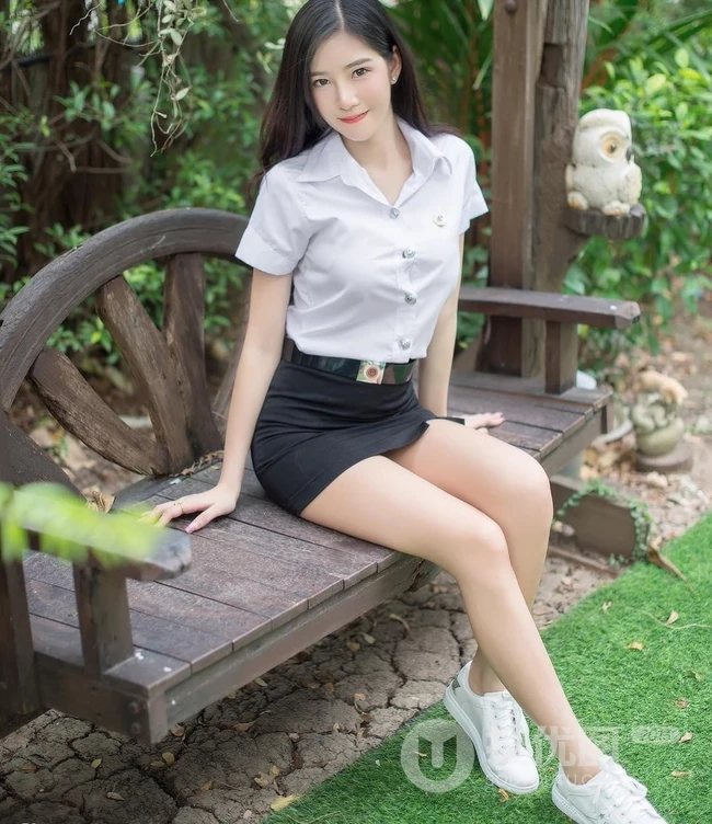 气质泰国女生Sukanay Konin图集，超级任性的匀称身形