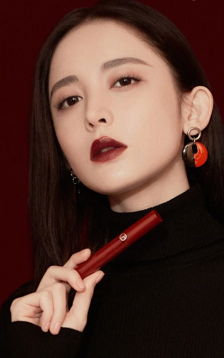古力娜扎气质烈焰红唇高清近距离代言写真图片