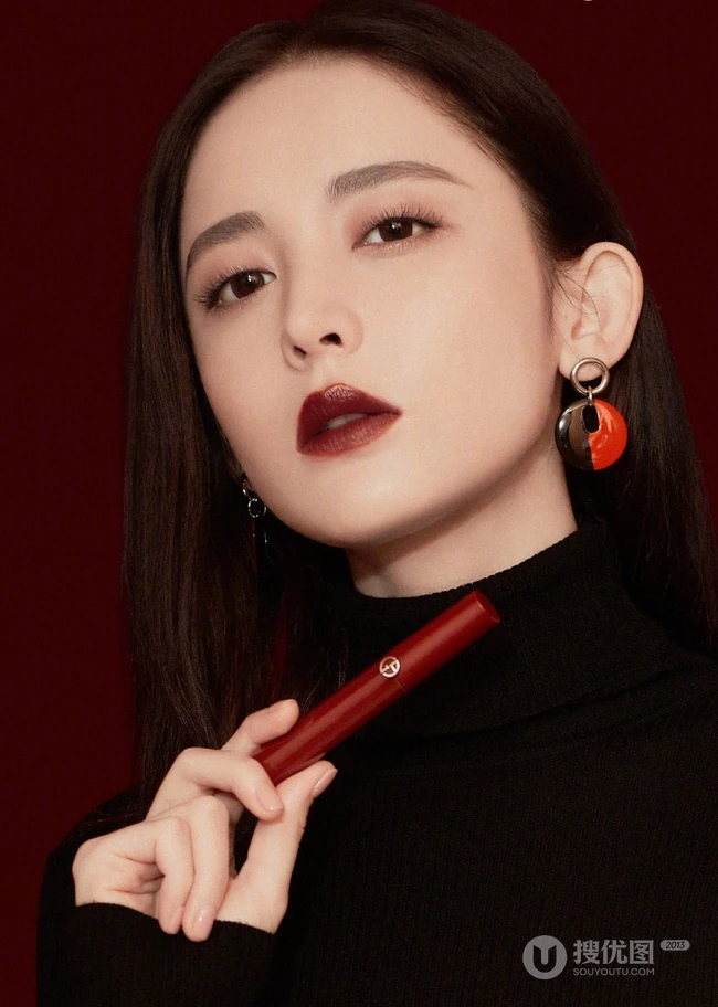 古力娜扎气质烈焰红唇高清近距离代言写真图片