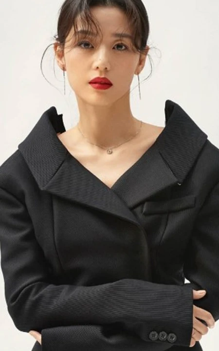 举手投足都是范，全智贤时尚优雅秋装写真图片