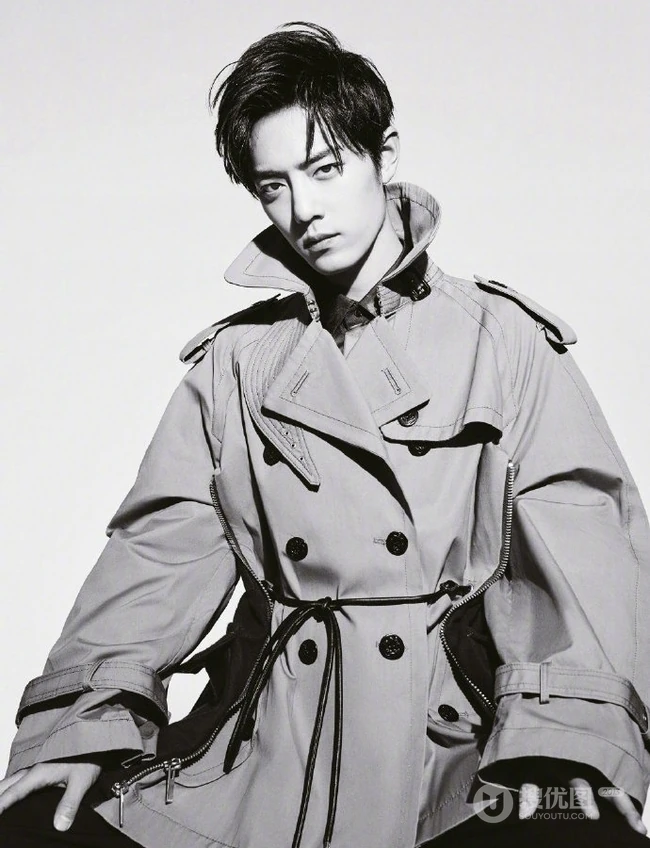 肖战酷帅秋装黑白写真，演绎不同服饰尽显型男本色
