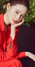 郭晓婷干练气质红色西服套装动人写真图片