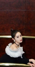 郭晓婷黑白配短裙楼梯走廊唯美写真图片