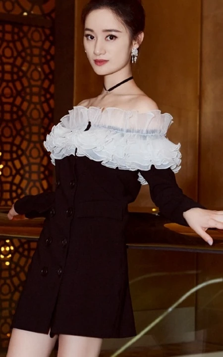 郭晓婷黑白配短裙楼梯走廊唯美写真图片