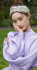 郭晓婷紫色连衣优雅长裙户外踏青写真图片