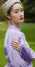 郭晓婷紫色连衣优雅长裙户外踏青写真图片