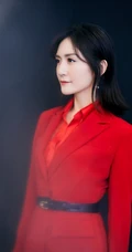 谢娜大红色西服套红裙魅力写真，舞台照气质图片