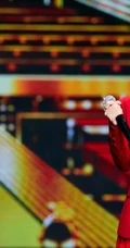 谢娜大红色西服套红裙魅力写真，舞台照气质图片