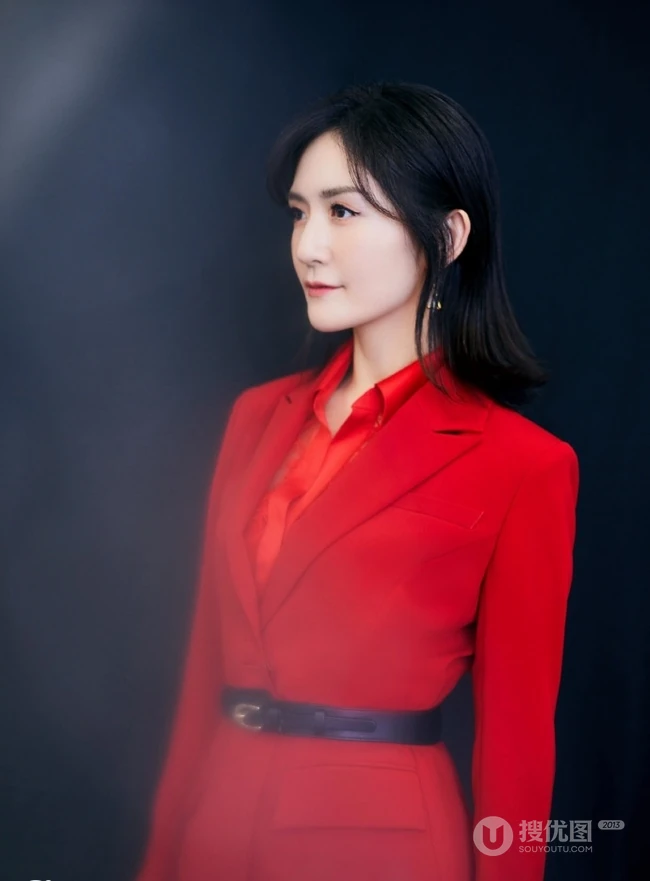 谢娜大红色西服套红裙魅力写真，舞台照气质图片