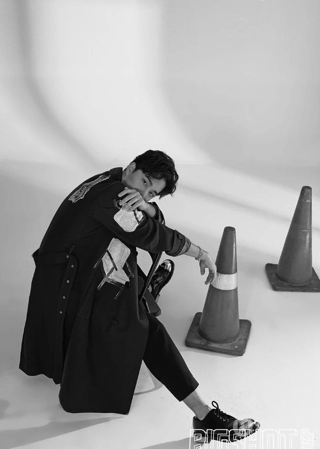 三栖明星帅哥徐志贤高清黑白写真杂志照片